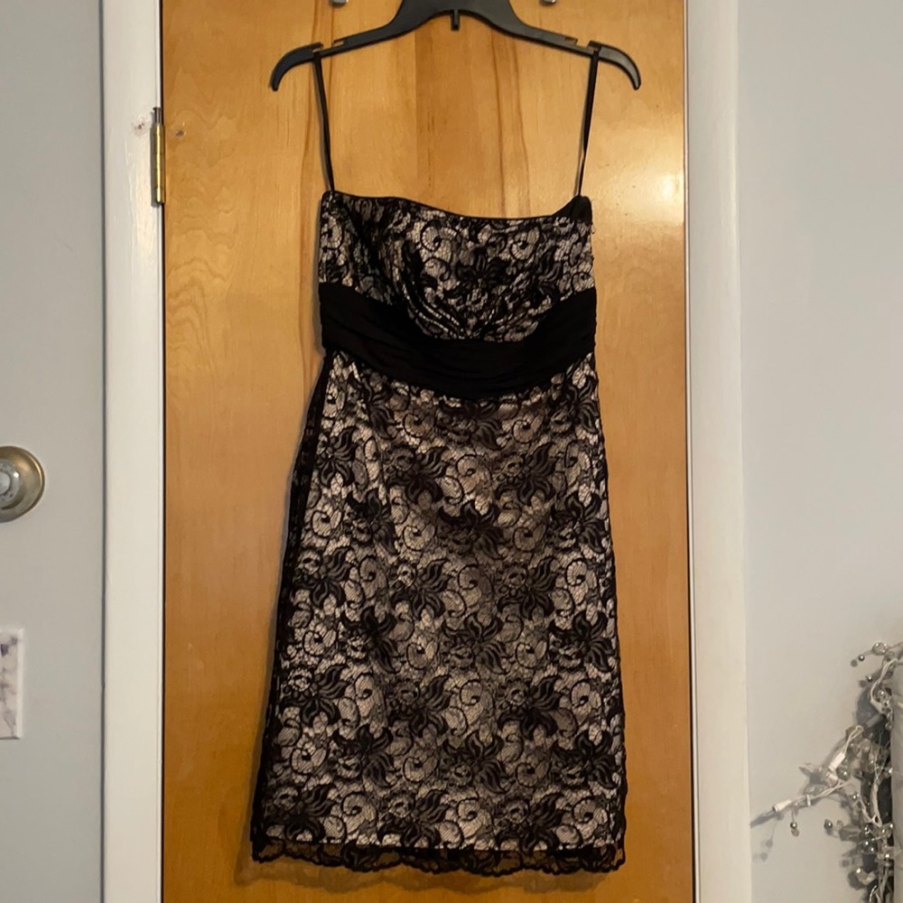 BLACK LACE STRAPLESS DRESS